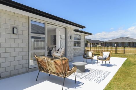 Photo of property in 42 Te Kio Crescent, Papamoa Beach, Papamoa, 3118