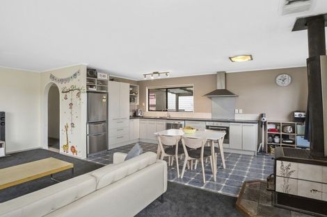 Photo of property in 10 Mossburn Grove, Kelson, Lower Hutt, 5010