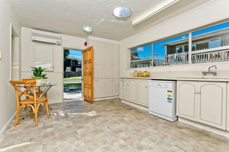 Photo of property in 1/15 Omana Road, Milford, Auckland, 0620