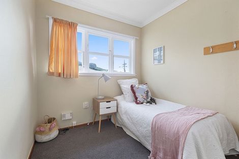 Photo of property in 15 Woodstock Terrace, Tawa, Wellington, 5028