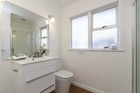 Photo of property in 6 Kervil Avenue, Te Atatu Peninsula, Auckland, 0610