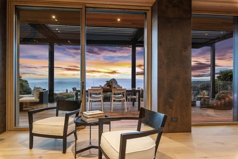 Photo of property in 124a Seaview Road, Piha, New Lynn, 0772