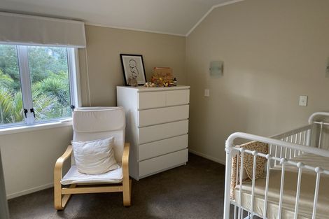 Photo of property in 1/2 Heathcote Road, Castor Bay, Auckland, 0620