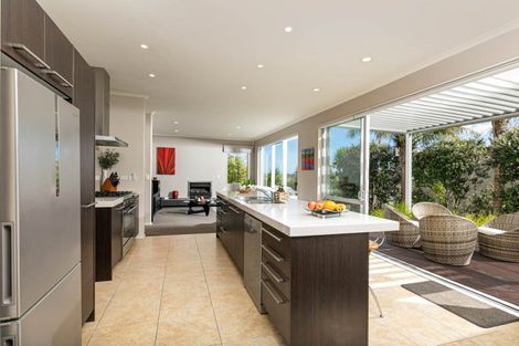 Photo of property in 13 Rangi Avenue, Schnapper Rock, Auckland, 0632