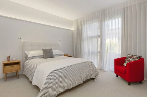 Photo of property in 35 Pukenamu Road, Rainbow Point, Taupo, 3330