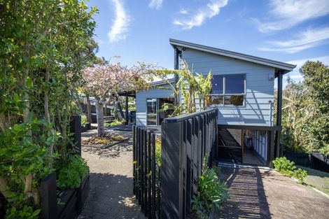 Photo of property in 1 Bay View Road, Raglan, 3225