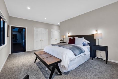 Photo of property in 92 Govett Avenue, Frankleigh Park, New Plymouth, 4310