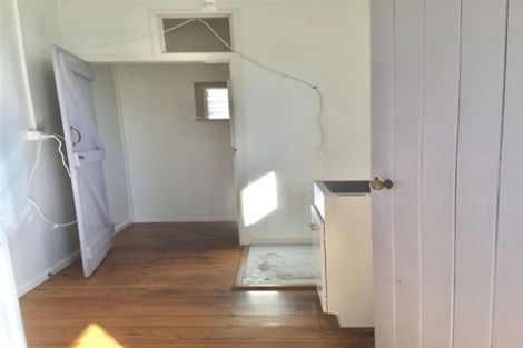 Photo of property in 137 Seabrook Avenue, New Lynn, Auckland, 0600