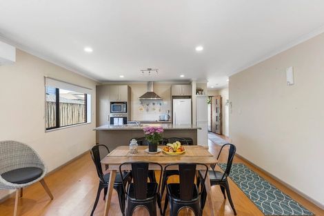 Photo of property in 10d Evans Road, Weymouth, Auckland, 2103