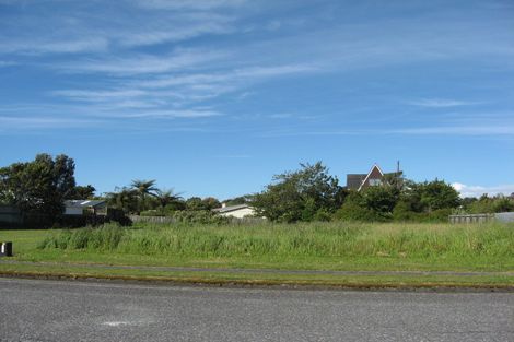 Photo of property in 16 Ngahue Crescent, Carters Beach, Westport, 7825