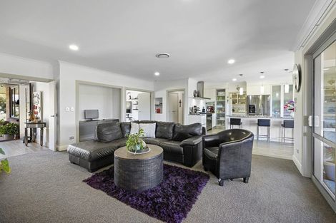 Photo of property in 32 Arthur Road, Paraite, New Plymouth, 4373