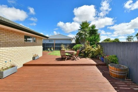 Photo of property in 16 Aitkenhead Court, Parakai, 0830