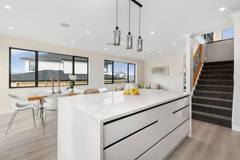 Photo of property in 31 Maka Terrace, Orewa, 0931