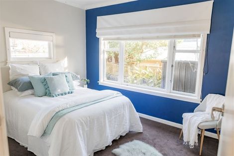 Photo of property in 35 Pukatea Street, Eastbourne, Lower Hutt, 5013