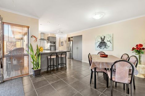 Photo of property in 12 Whitford Place, Rototuna North, Hamilton, 3210