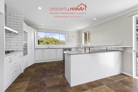 Photo of property in 4 Bluestone Rise, Rosedale, Auckland, 0632