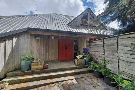 Photo of property in 543 Scenic Drive, Waiatarua, Auckland, 0612