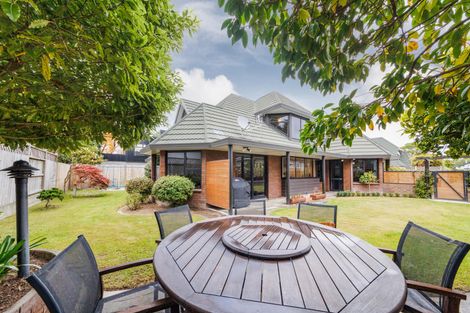 Photo of property in 15 Phoenix Avenue, Hokowhitu, Palmerston North, 4410