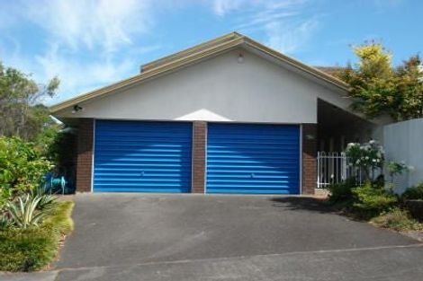 Photo of property in 25 Ravenstone Place, Chatswood, Auckland, 0626