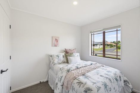 Photo of property in 4 Glen Loch Place, Paraparaumu, 5032