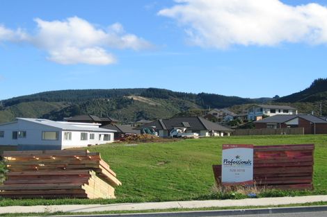 Photo of property in 124 Kirton Drive, Riverstone Terraces, Upper Hutt, 5018