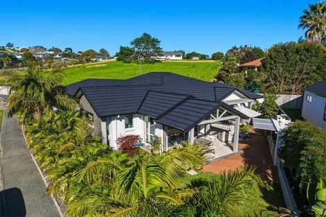 Photo of property in 15 Odlin Lane, Red Beach, 0932