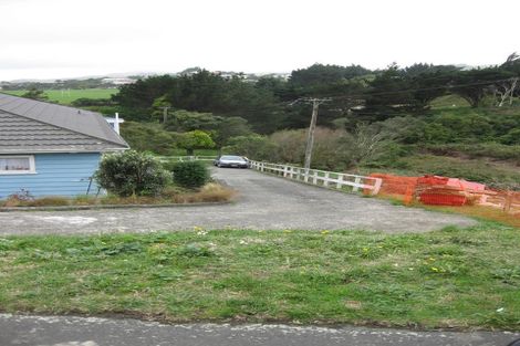 Photo of property in 53 Glanmire Road, Newlands, Wellington, 6037