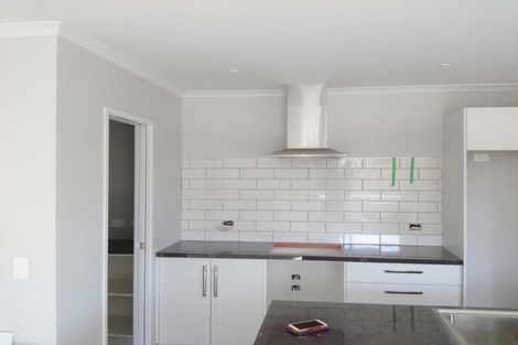 Photo of property in 124a Seaview Road, Piha, New Lynn, 0772