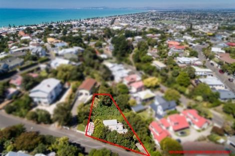 Photo of property in 1 Harvey Road, Bluff Hill, Napier, 4110