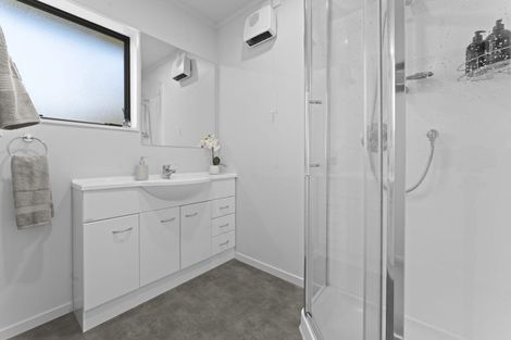 Photo of property in 74b Bradbury Road, Botany Downs, Auckland, 2010