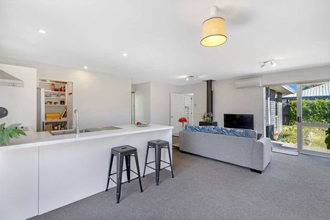 Photo of property in 9 Honeysuckle Place, Northcote, Christchurch, 8052