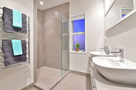 Photo of property in 69 De Luen Avenue, Tindalls Beach, Whangaparaoa, 0930