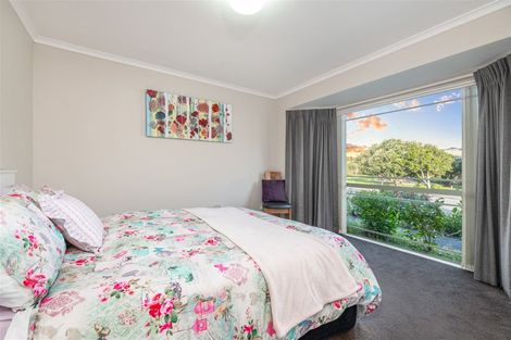 Photo of property in 120 Buscomb Avenue, Henderson, Auckland, 0610