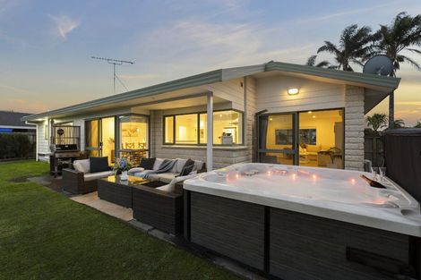 Photo of property in 22 Lakeside Drive, Orewa, 0931
