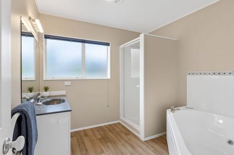 Photo of property in 6 Settlers Grove, Orewa, 0931