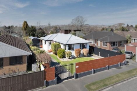 Photo of property in 136 Avonhead Road, Avonhead, Christchurch, 8042