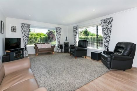 Photo of property in 5 Perrin Place, Darfield, 7510