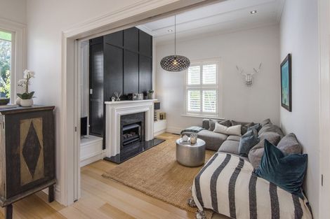 Photo of property in 7 Summer Street, Stanley Point, Auckland, 0624