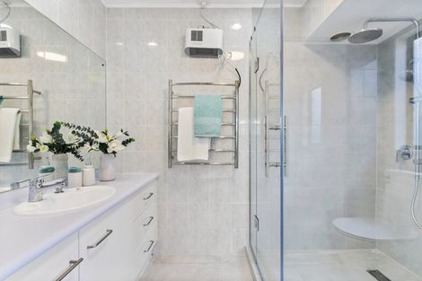 Photo of property in 2/83 Meadowland Drive, Somerville, Auckland, 2014