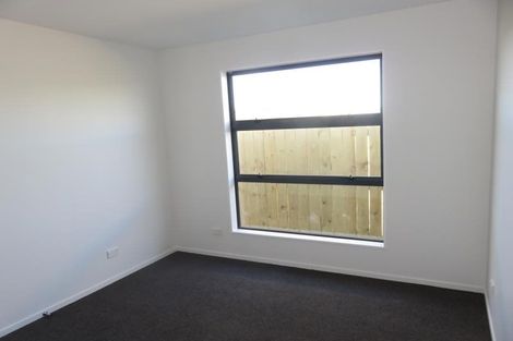 Photo of property in 60a Stewart Drive, Newlands, Wellington, 6037