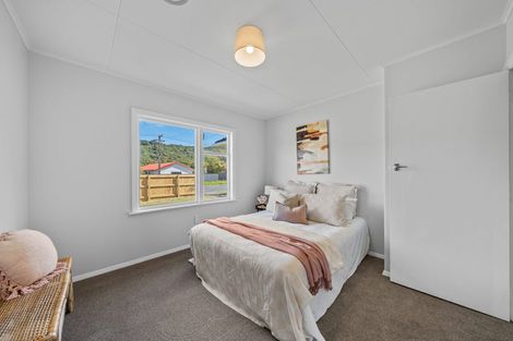 Photo of property in 32 Donnelley Drive, Wainuiomata, Lower Hutt, 5014
