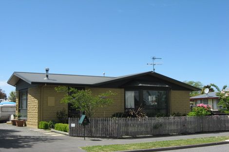 Photo of property in 17 Banks Place, Rangiora, 7400