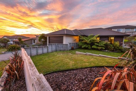 Photo of property in 6 Tasman Close, Aotea, Porirua, 5024