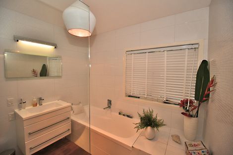 Photo of property in 12 Kendale Drive, Leigh, 0985