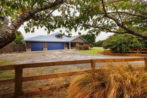 Photo of property in 46 Turitea Road, Fitzherbert, Palmerston North, 4472