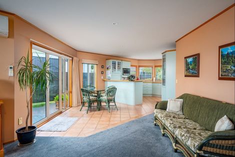 Photo of property in 10 Mahuta Road, Waitahanui, Taupo, 3378