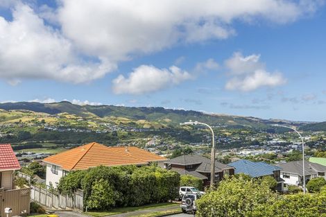Photo of property in 16 Ordley Grove, Tawa, Wellington, 5028