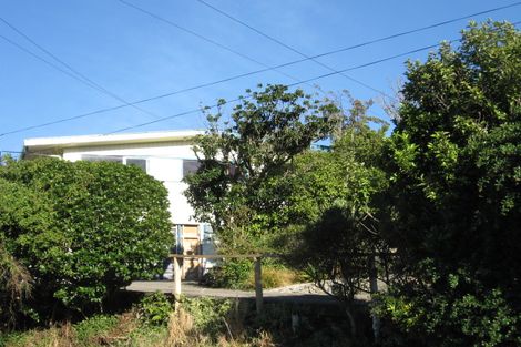 Photo of property in 7 Salford Street, Newlands, Wellington, 6037