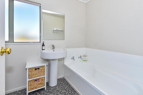 Photo of property in 518a Great South Road, Rosehill, Papakura, 2113