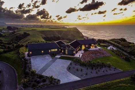 Photo of property in 13 Washer Road, Omata, New Plymouth, 4374